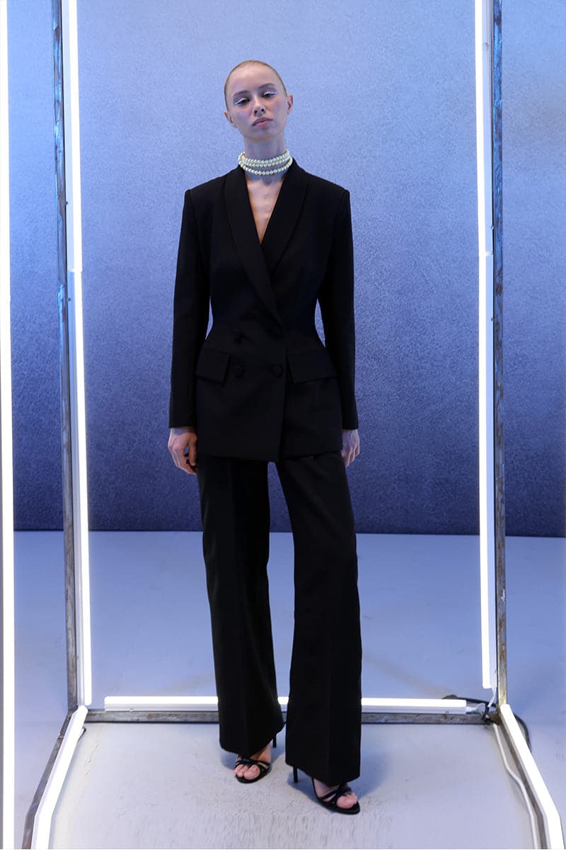 BLACK HOURGLASS SUIT SET - Image 10