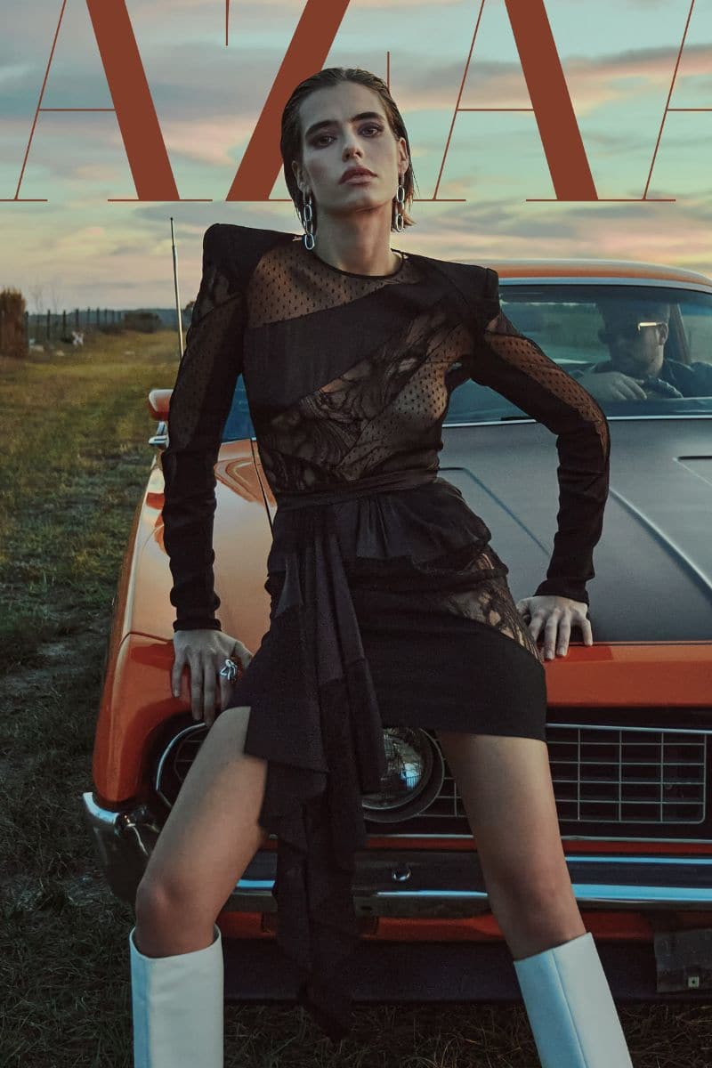 BLACK SPINEL LINKS EARRINGS - Image 4