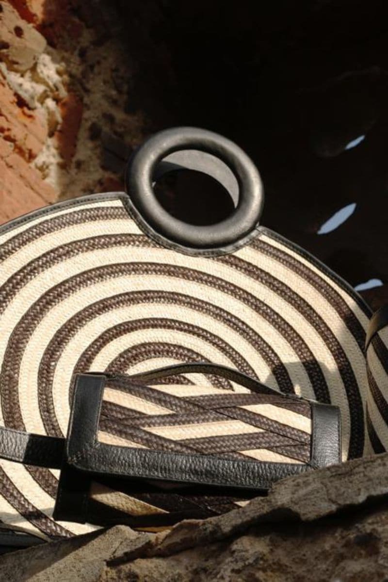 BLACK ZENÚ LARGE LEATHER AND CAÑA FLECHA BAG - Image 6