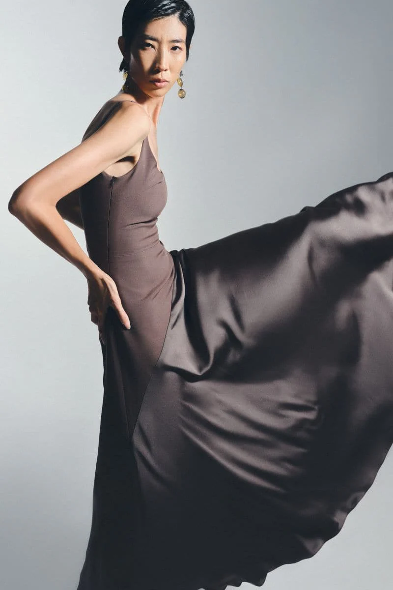 BROWN SLIT CURVE MIDI DRESS - Image 3