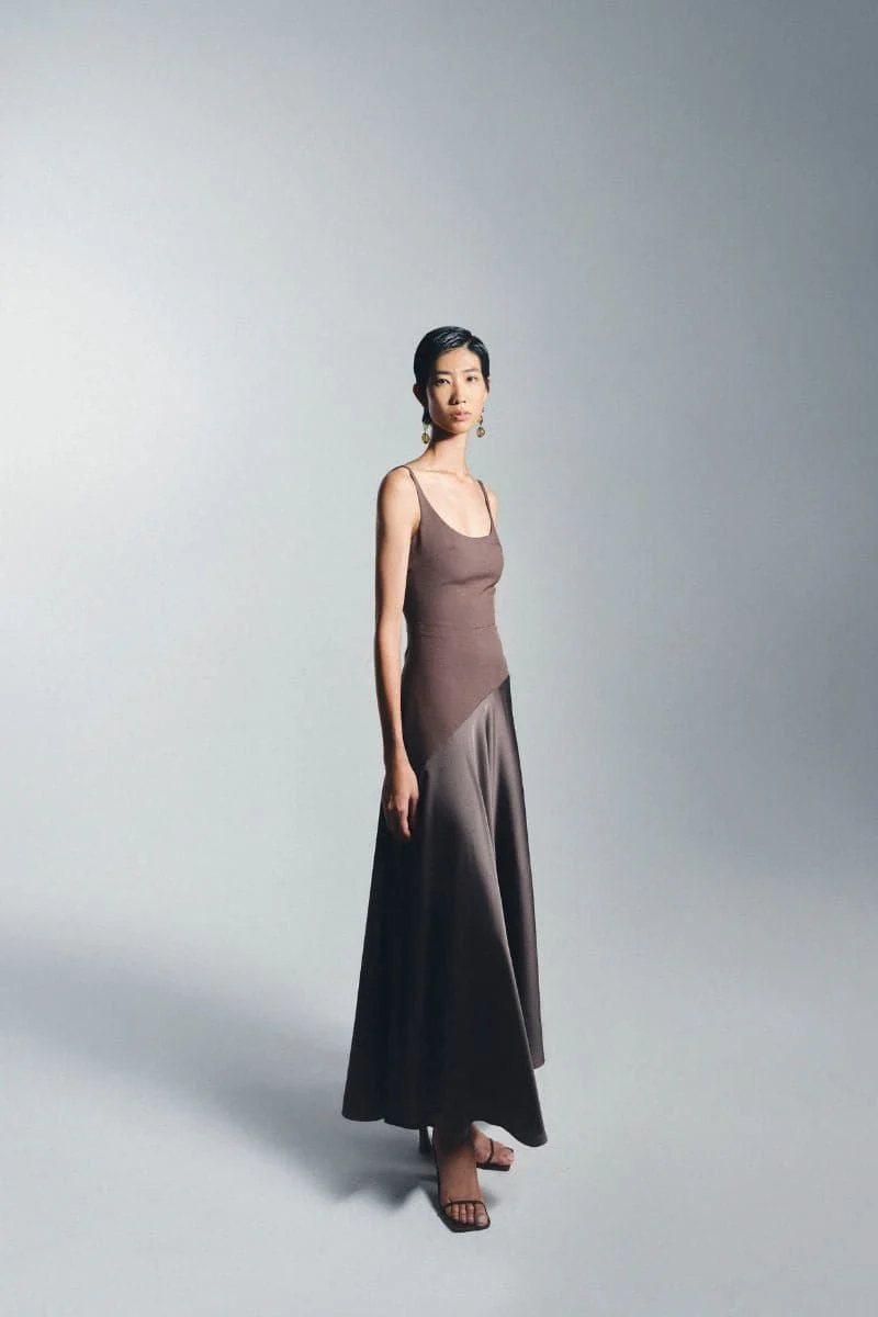 BROWN SLIT CURVE MIDI DRESS - Image 4