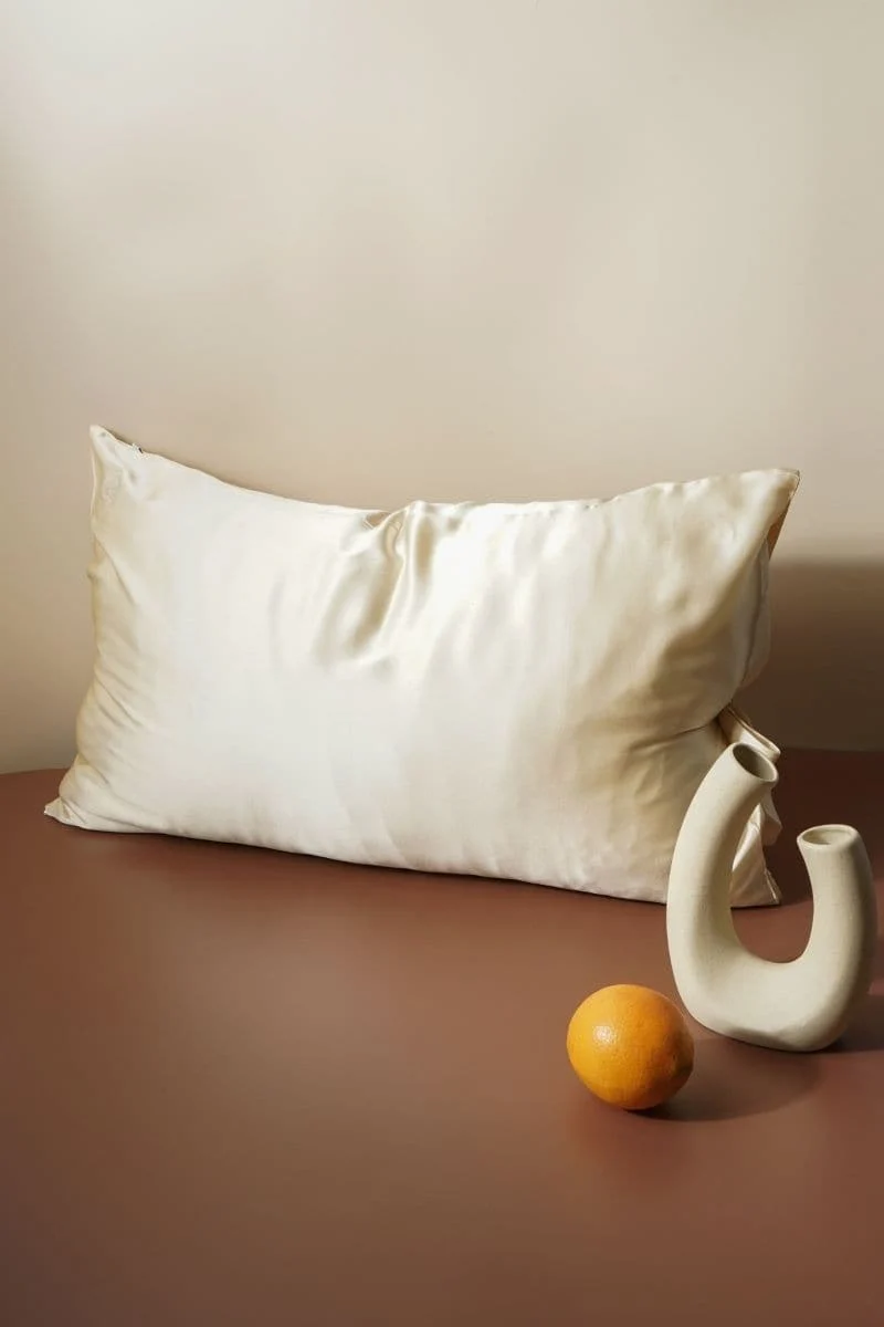 CLASSIC QUEEN-SIZE SILK PILLOWCASE - CHAMPAGNE - Image 4