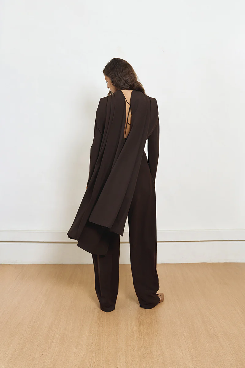 CURVE CREPE PANTS IN BROWN - Image 3