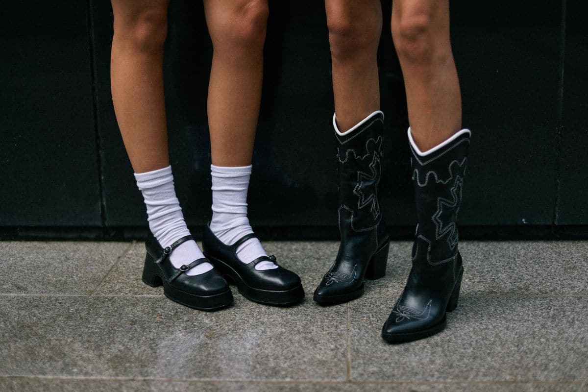 MID-CALF BLACK LEATHER COWBOY BOOTS - Image 6