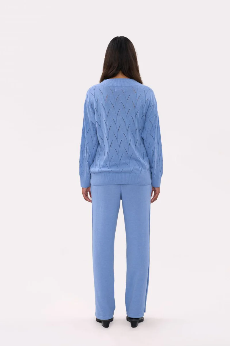OVERSIZED V NECK JUMPER IN LIGHT BLUE - Image 3