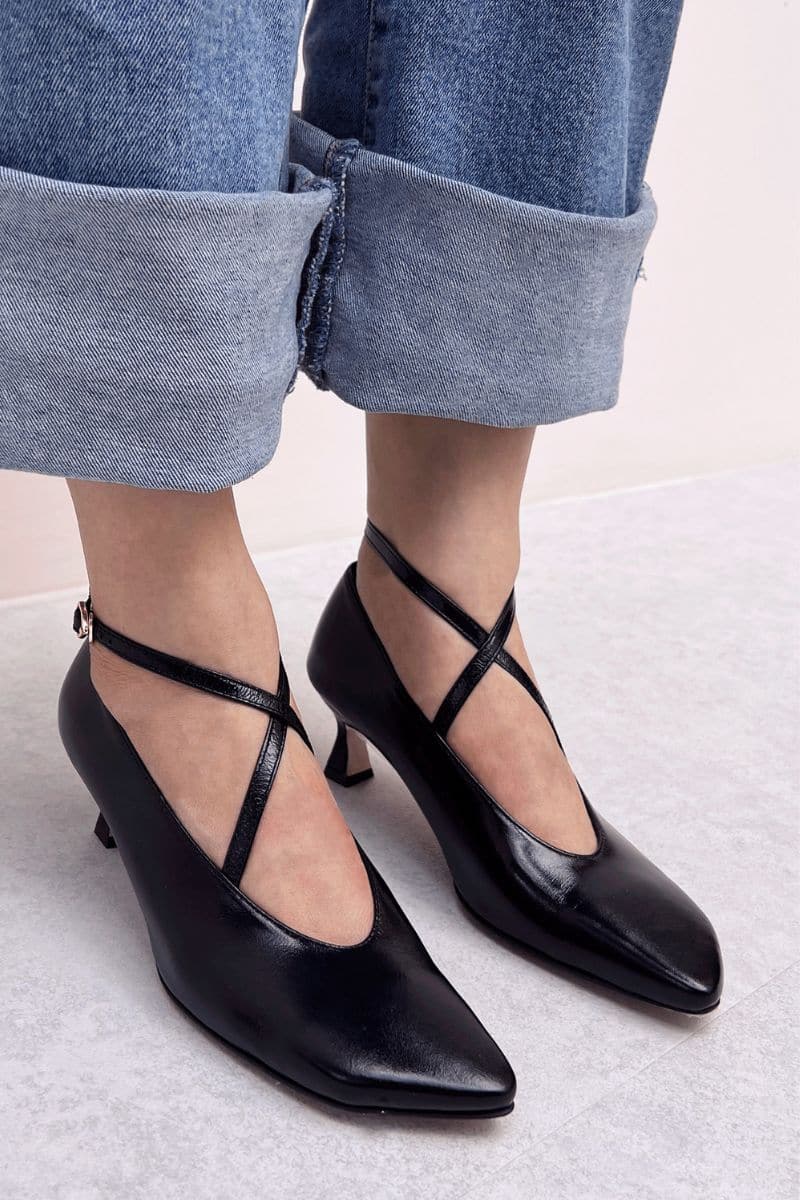 PISA BLACK X-STRAP HEELS - Image 3