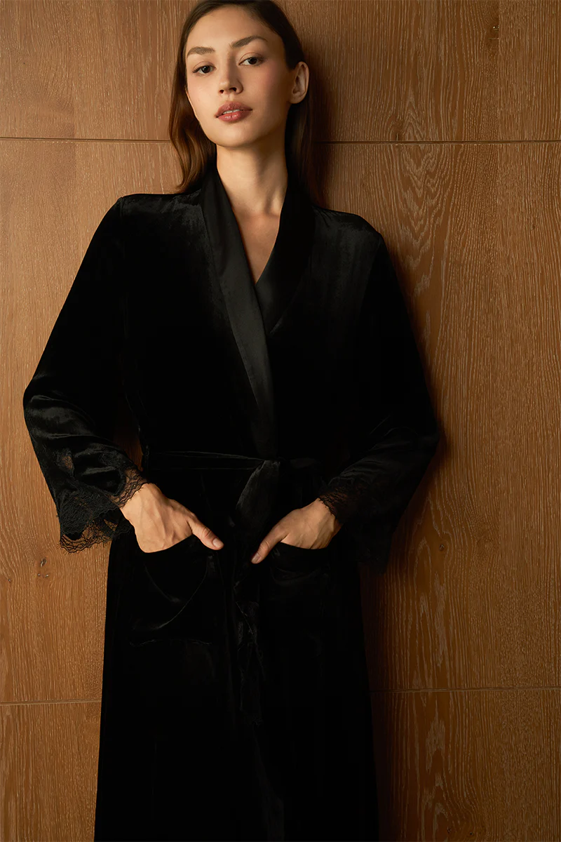 ROME VELVET LACE ROBE IN BLACK - Image 3