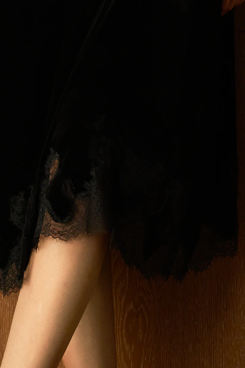 ROME VELVET LACE ROBE IN BLACK - Image 6