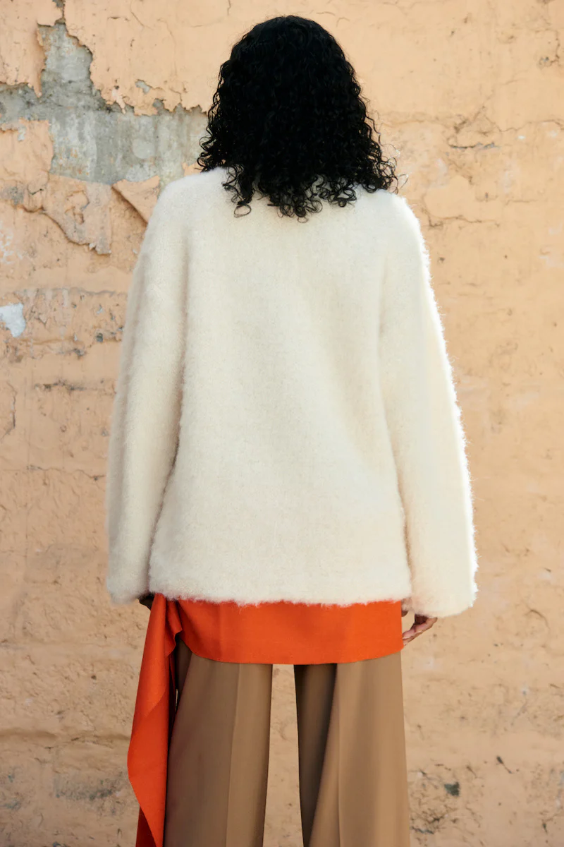 SURI KNITTED CREAM CREWNECK - Image 3