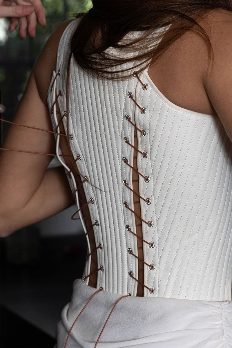 TUDOR CORSET IN SNOW - Image 3